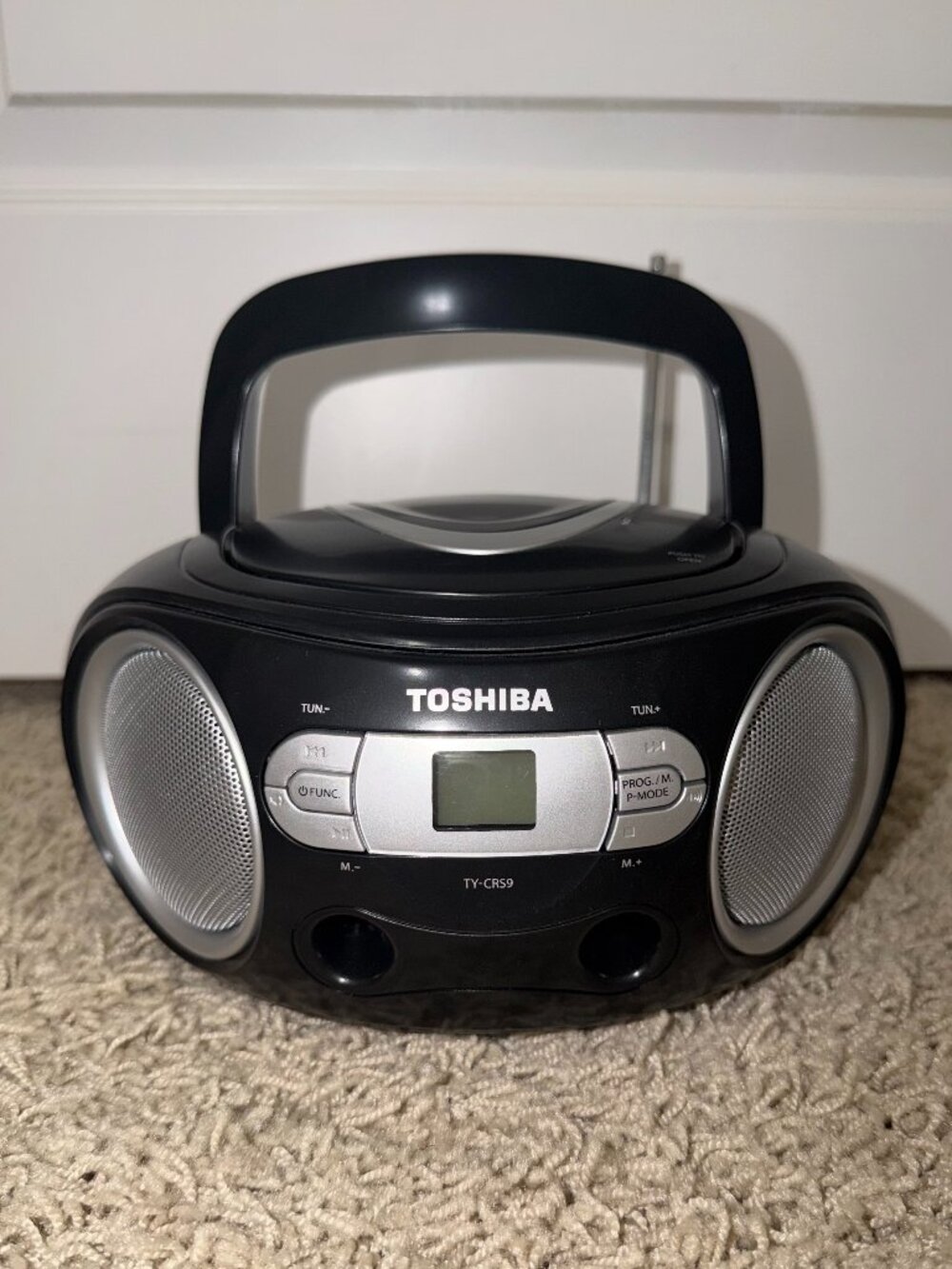 Toshiba TY-CRS9 Portable CD Boombox AM/FM Radio CIB Complete
